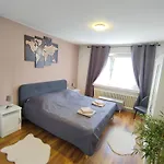 Large - Modern & Fully Equipped - Near Fair Διαμέρισμα Κολωνία