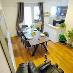 Large - Modern & Fully Equipped - Near Fair Διαμέρισμα