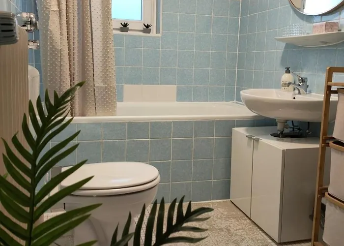 Large - Modern & Fully Equipped - Near Fair Lejlighed